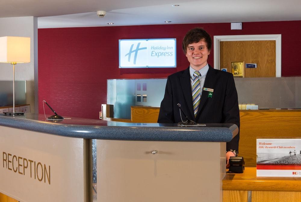 Holiday Inn Express Inverness By Ihg Exterior foto