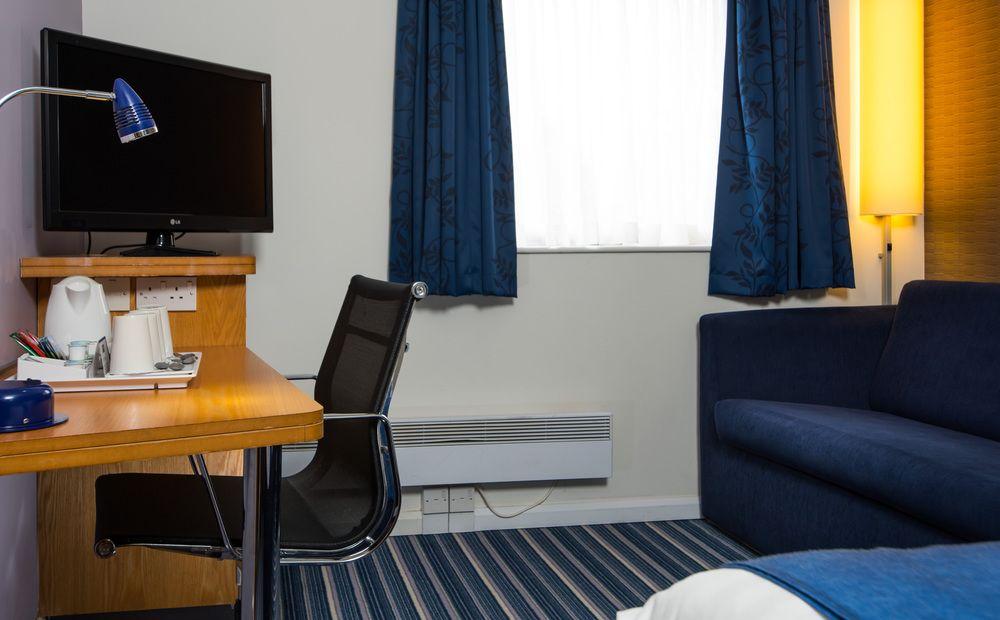 Holiday Inn Express Inverness By Ihg Exterior foto