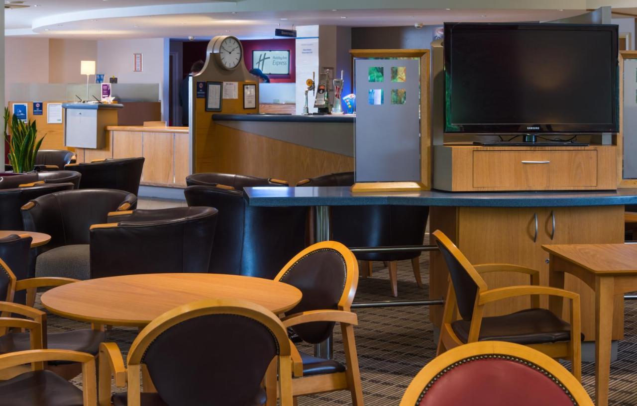 Holiday Inn Express Inverness By Ihg Exterior foto