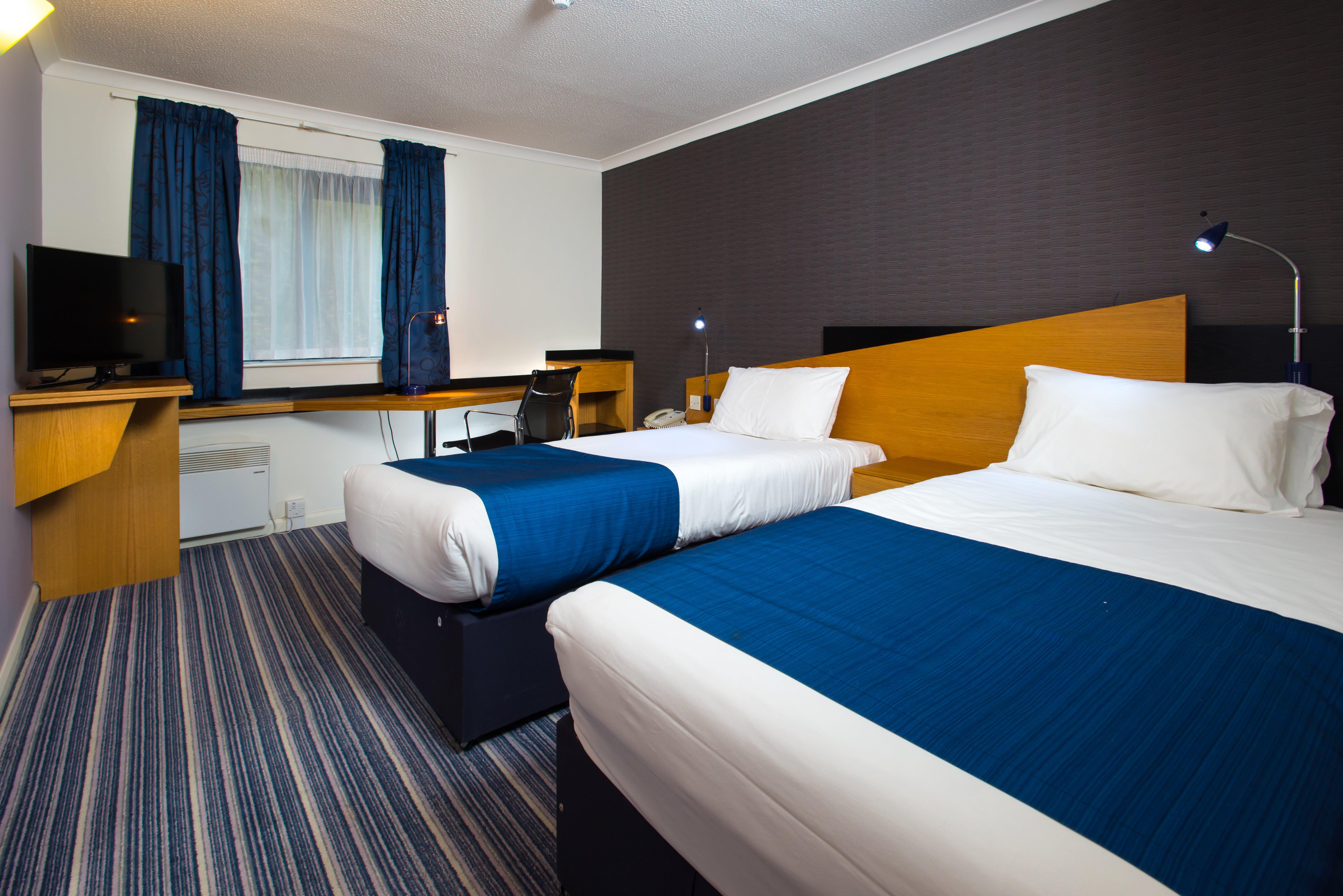 Holiday Inn Express Inverness By Ihg Exterior foto