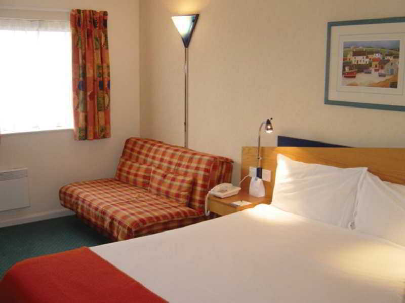 Holiday Inn Express Inverness By Ihg Exterior foto
