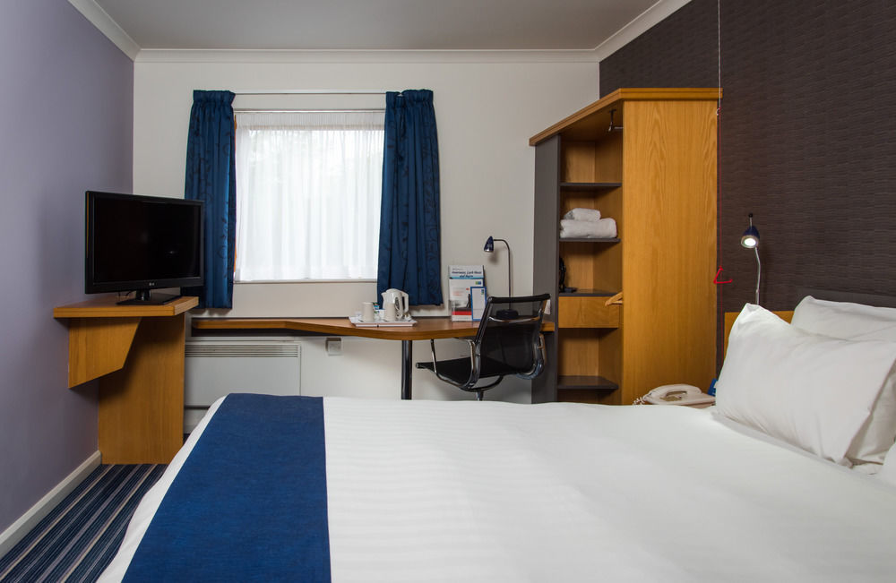 Holiday Inn Express Inverness By Ihg Exterior foto