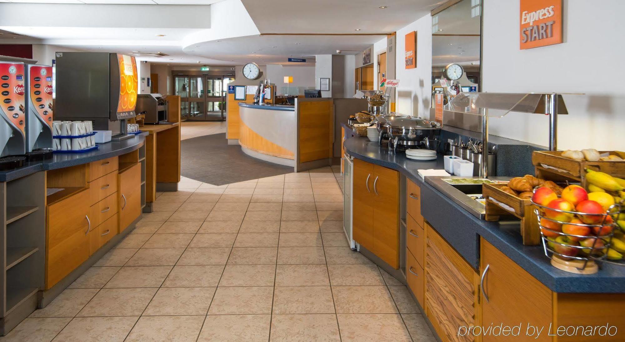 Holiday Inn Express Inverness By Ihg Exterior foto