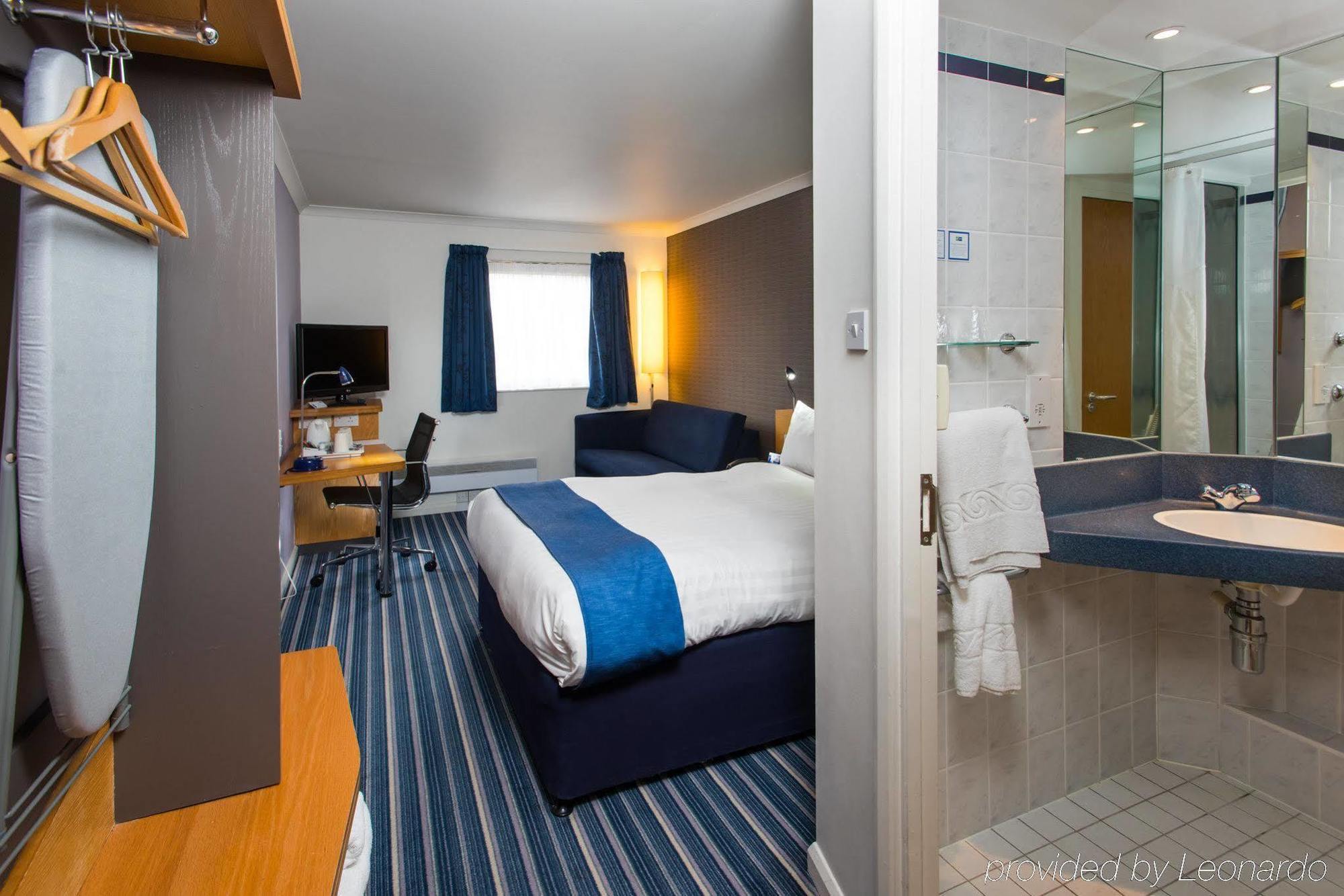 Holiday Inn Express Inverness By Ihg Exterior foto