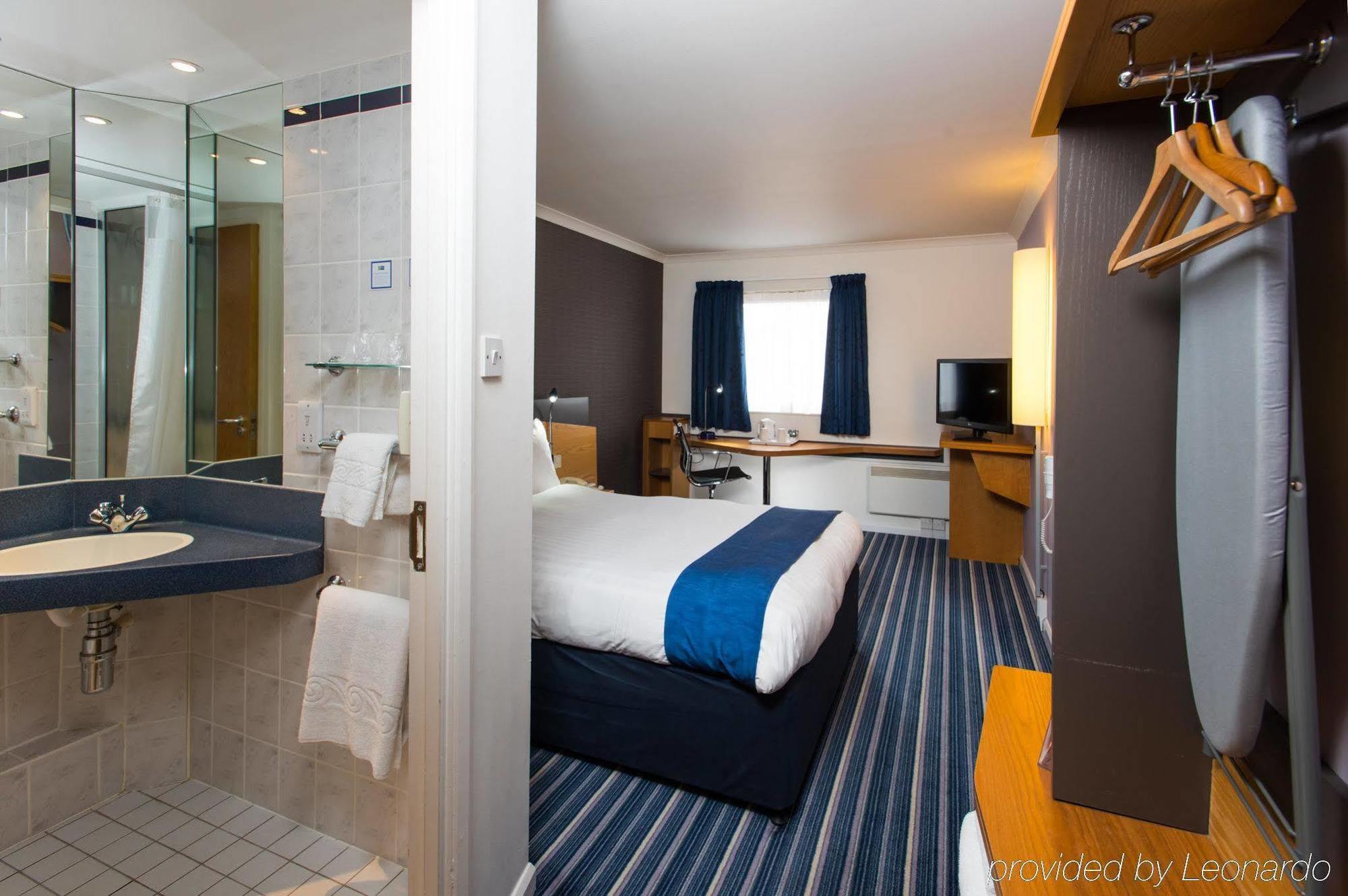 Holiday Inn Express Inverness By Ihg Exterior foto