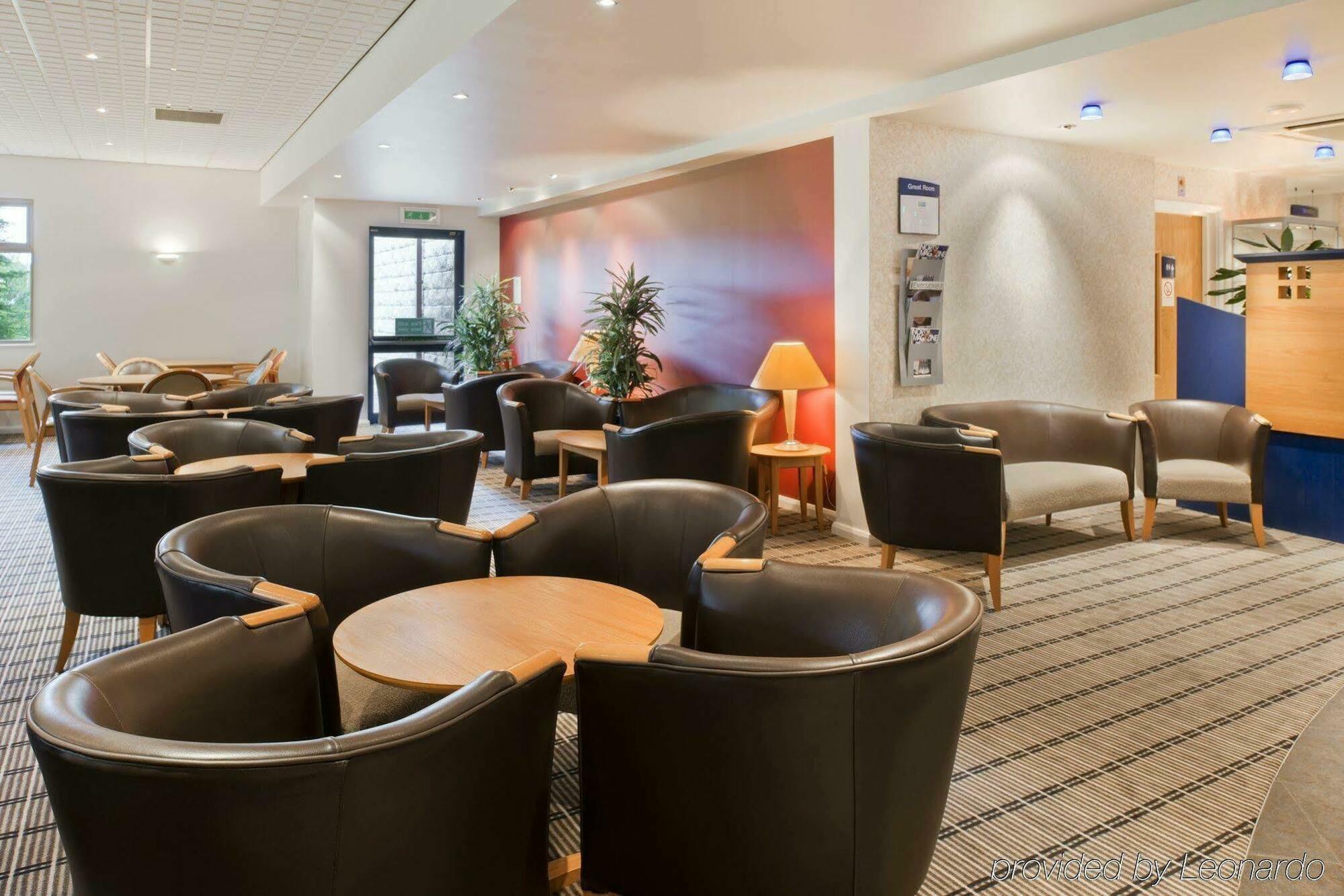 Holiday Inn Express Inverness By Ihg Exterior foto